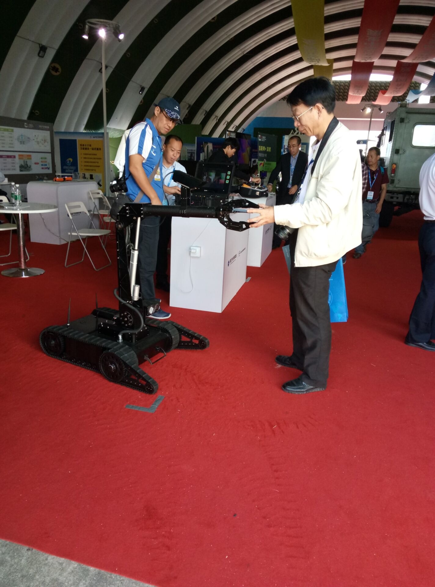 91蜜桃成品人视频入口