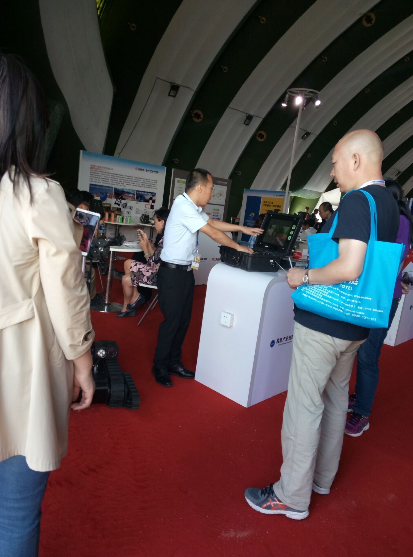 91蜜桃成品人视频入口