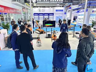 【消防机器狗系列亮相石油展】北京凌天灭火四足机器狗、侦察四足机器狗、运输四足机器狗、消防系留灭火无人机等重点装备亮相展会！