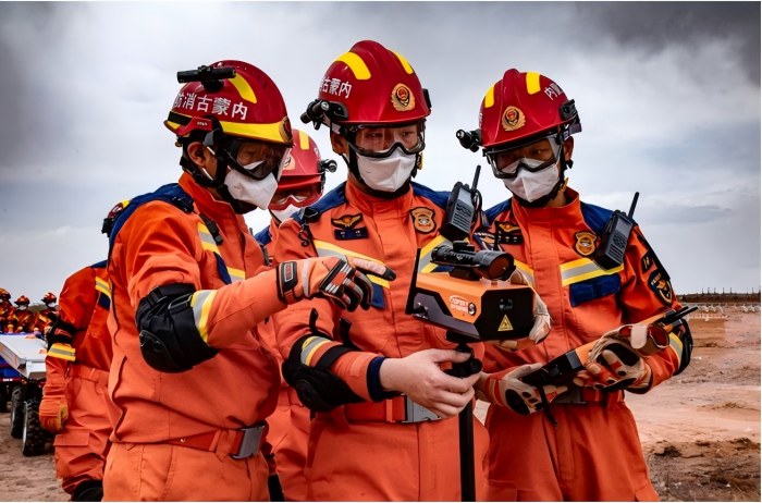 1757043610231561.jpg 内蒙古消防开展“北疆蓝光·2025”全区消防救援队伍地震灾害救援实战拉动演练.jpg